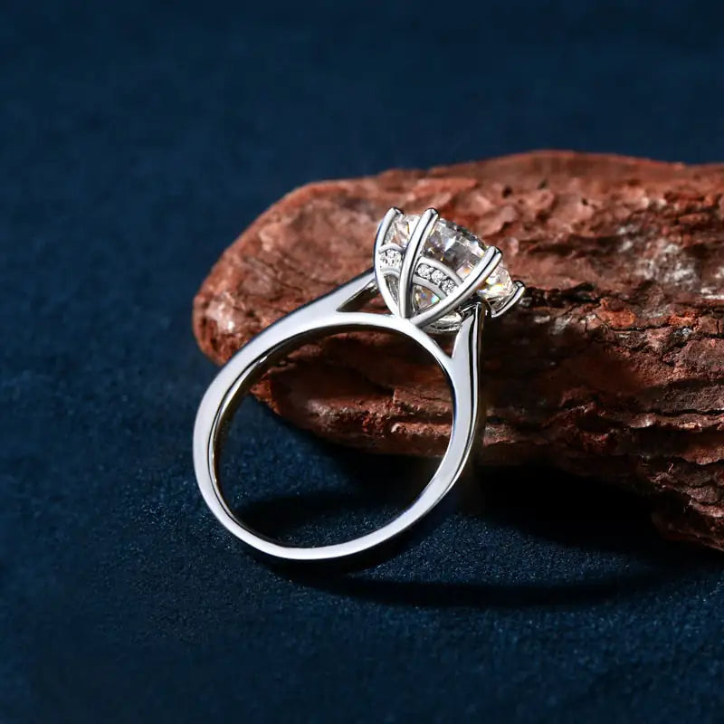 Elegant Moissanite Proposal Ring